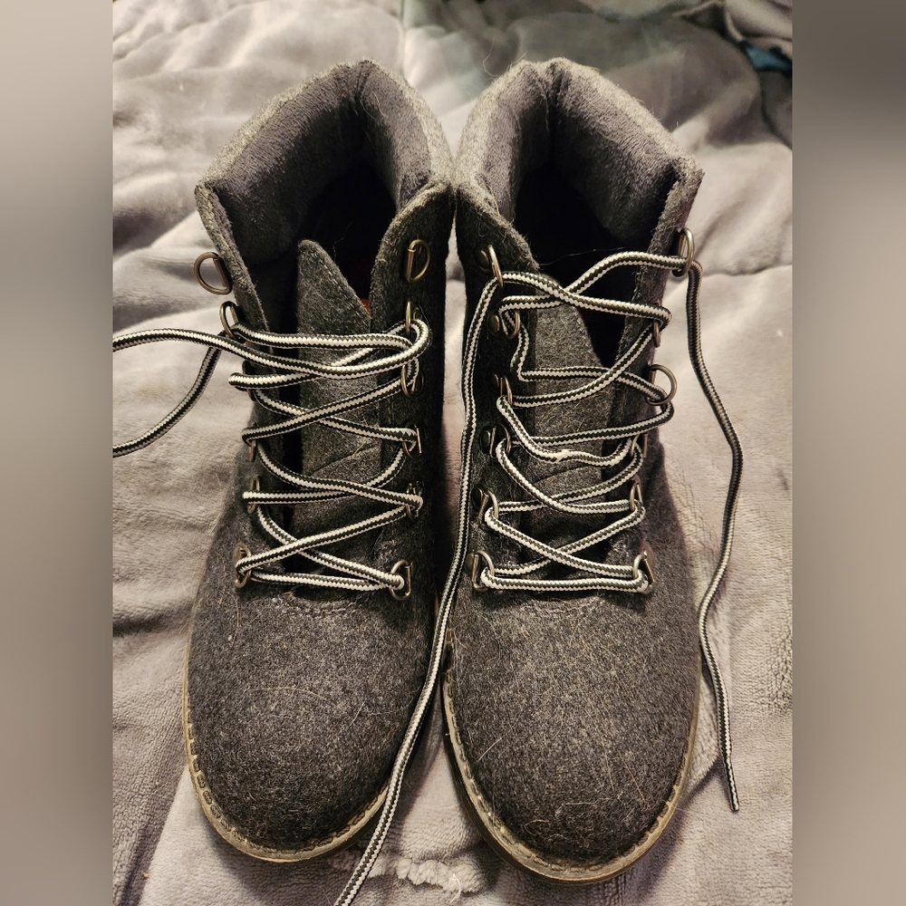Wool/Felt lace-up boots